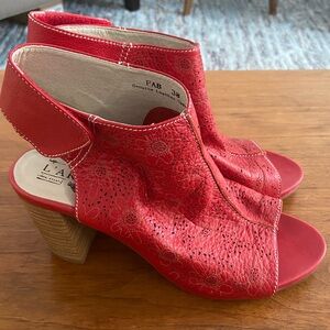 L’Artiste Heeled Red Sandals Size 38 (7.5/8)